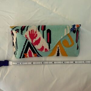 Vera Bradley Turquoise Hard Shell Magnetic Snap Eyeglass Case